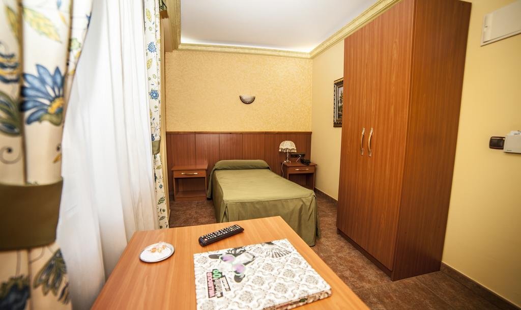 Hotel Real De Castilla Tordesillas Chambre photo